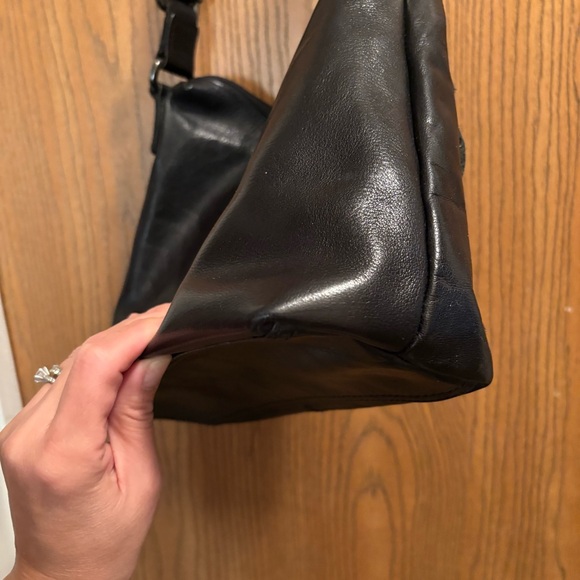 Spike & Sparrow Leather Crossbody Bag w/double front pockets - Black GUC - Picture 5 of 9